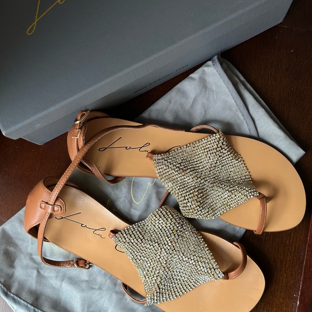 Lola Cruz flat leather sandals with flat straps and glitter decoration.